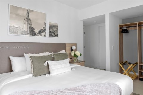 Condo in Miami, Florida, 2 bedrooms  № 2245137 - photo 14