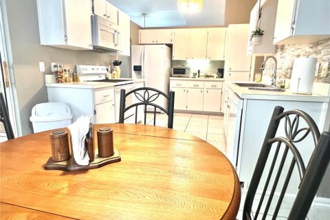 House in Ocala, Florida 2 bedrooms, 155.05 sq.m. № 1801456 - photo 20