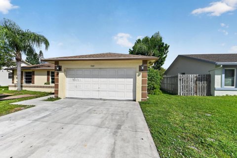 Villa ou maison à Lake Worth, Floride 3 chambres, 166.85 m2 № 2077367