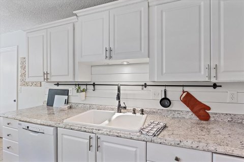 House in Sarasota, Florida 3 bedrooms, 173.36 sq.m. № 1602249 - photo 13