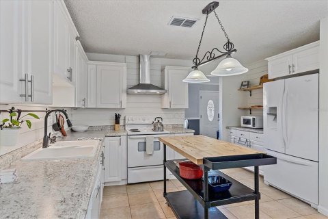 House in Sarasota, Florida 3 bedrooms, 173.36 sq.m. № 1602249 - photo 11