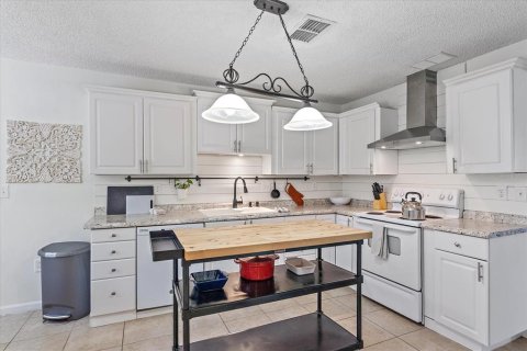 House in Sarasota, Florida 3 bedrooms, 173.36 sq.m. № 1602249 - photo 9