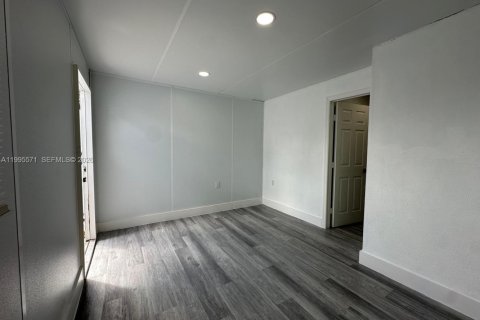 Propiedad comercial en alquiler en Hollywood, Florida, 1 dormitorio № 2063796 - foto 4