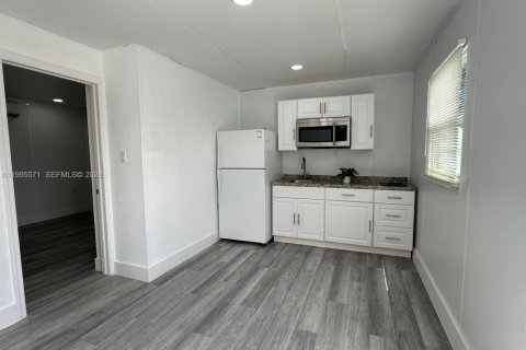Propiedad comercial en Hollywood, Florida 1 dormitorio № 2063796