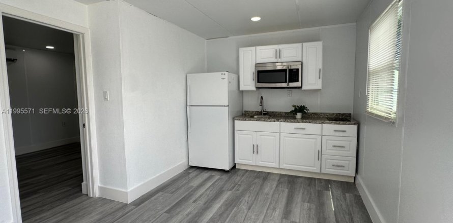 Propiedad comercial en Hollywood, Florida 1 dormitorio № 2063796