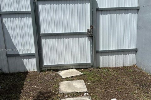 Propiedad comercial en alquiler en Hollywood, Florida, 1 dormitorio № 2063796 - foto 12