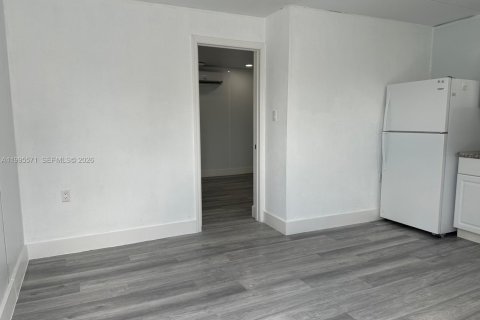 Propiedad comercial en alquiler en Hollywood, Florida, 1 dormitorio № 2063796 - foto 5