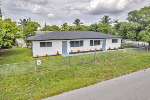 House in Pompano Beach, Florida 3 bedrooms, 79.71 sq.m. № 2362853 - photo 11