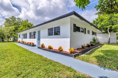 House in Pompano Beach, Florida 3 bedrooms, 79.71 sq.m. № 2362853 - photo 2