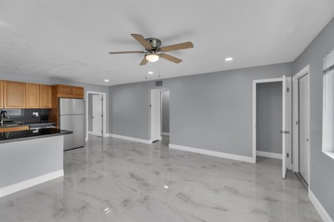 House in Pompano Beach, Florida 3 bedrooms, 79.71 sq.m. № 2362853 - photo 4