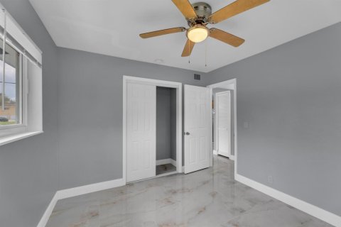 House in Pompano Beach, Florida 3 bedrooms, 79.71 sq.m. № 2362853 - photo 6