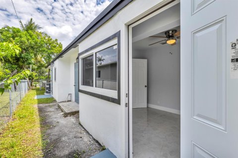 House in Pompano Beach, Florida 3 bedrooms, 79.71 sq.m. № 2362853 - photo 10