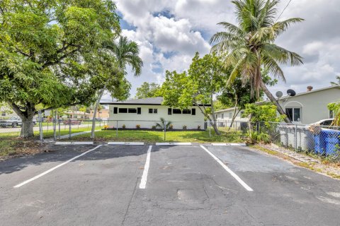 House in Pompano Beach, Florida 3 bedrooms, 79.71 sq.m. № 2362853 - photo 12