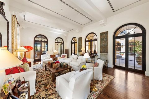 House in Coral Gables, Florida 6 bedrooms, 1244.15 sq.m. № 1947990 - photo 10