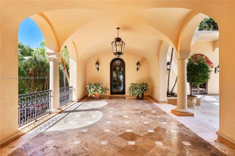 House in Coral Gables, Florida 6 bedrooms, 1244.15 sq.m. № 1947990 - photo 7