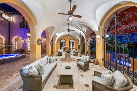 House in Coral Gables, Florida 6 bedrooms, 1244.15 sq.m. № 1947990 - photo 30