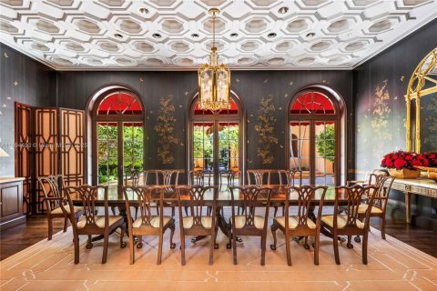 House in Coral Gables, Florida 6 bedrooms, 1244.15 sq.m. № 1947990 - photo 22