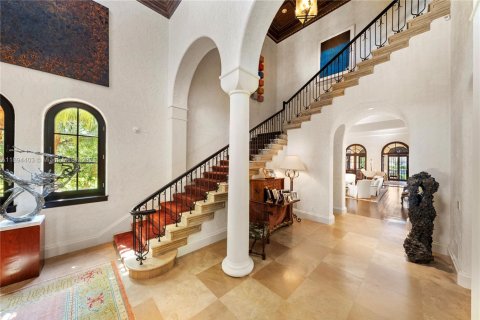 House in Coral Gables, Florida 6 bedrooms, 1244.15 sq.m. № 1947990 - photo 8