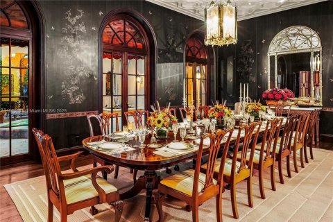 House in Coral Gables, Florida 6 bedrooms, 1244.15 sq.m. № 1947990 - photo 20