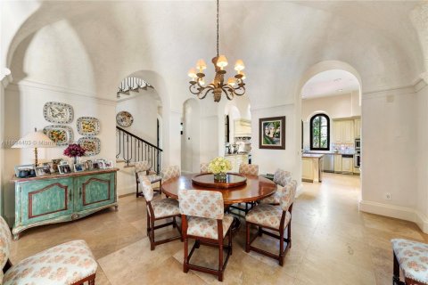 House in Coral Gables, Florida 6 bedrooms, 1244.15 sq.m. № 1947990 - photo 25