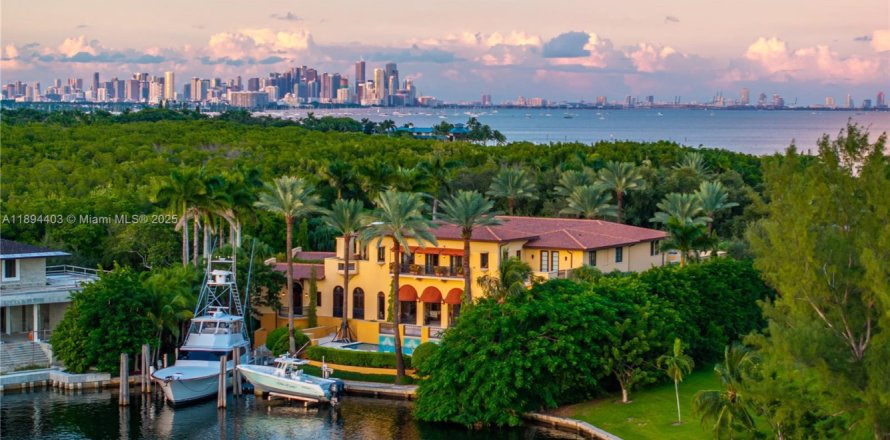 House in Coral Gables, Florida 6 bedrooms, 1244.15 sq.m. № 1947990