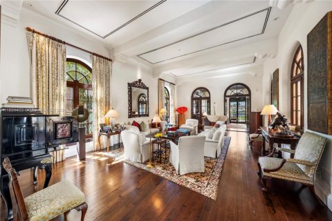 House in Coral Gables, Florida 6 bedrooms, 1244.15 sq.m. № 1947990 - photo 9