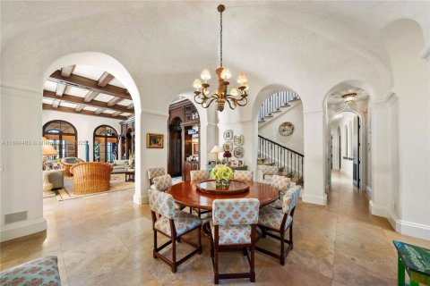 House in Coral Gables, Florida 6 bedrooms, 1244.15 sq.m. № 1947990 - photo 26