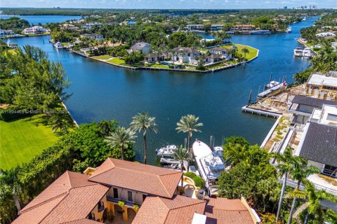 House in Coral Gables, Florida 6 bedrooms, 1244.15 sq.m. № 1947990 - photo 4