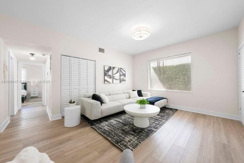 Снять в аренду квартиру в Майами-Бич, Флорида 2 спальни, 91.79м2, № 1948656 - фото 3