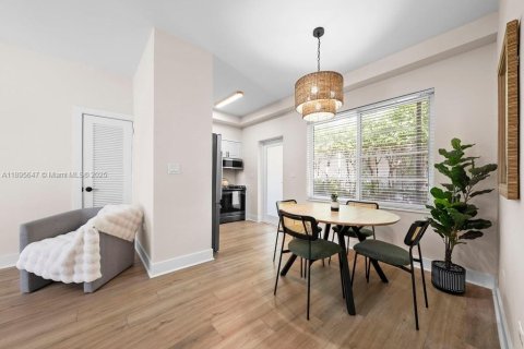 Снять в аренду квартиру в Майами-Бич, Флорида 2 спальни, 91.79м2, № 1948656 - фото 5