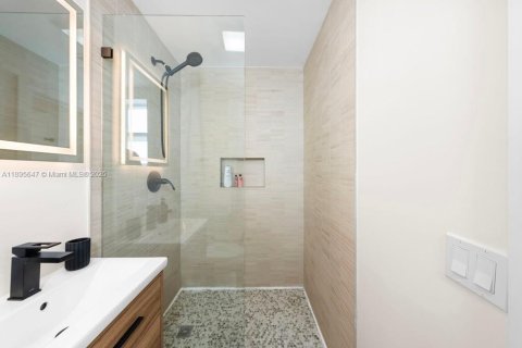Снять в аренду квартиру в Майами-Бич, Флорида 2 спальни, 91.79м2, № 1948656 - фото 18