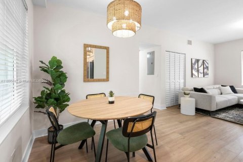 Снять в аренду квартиру в Майами-Бич, Флорида 2 спальни, 91.79м2, № 1948656 - фото 10