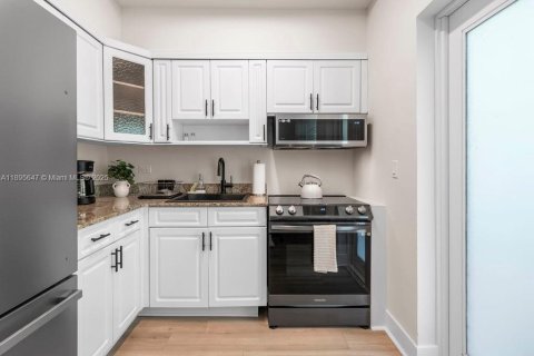 Снять в аренду квартиру в Майами-Бич, Флорида 2 спальни, 91.79м2, № 1948656 - фото 8