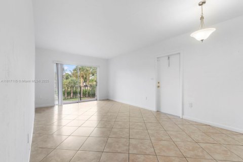 Condominio en alquiler en Miami, Florida, 1 dormitorio, 70.42 m2 № 1774513 - foto 12
