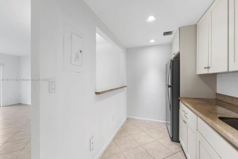 Condominio en alquiler en Miami, Florida, 1 dormitorio, 70.42 m2 № 1774513 - foto 17
