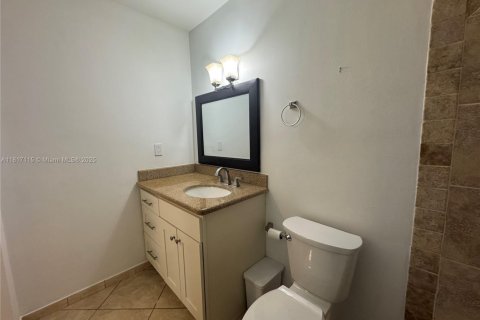 Condominio en alquiler en Miami, Florida, 1 dormitorio, 70.42 m2 № 1774513 - foto 8