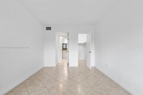 Condominio en alquiler en Miami, Florida, 1 dormitorio, 70.42 m2 № 1774513 - foto 20