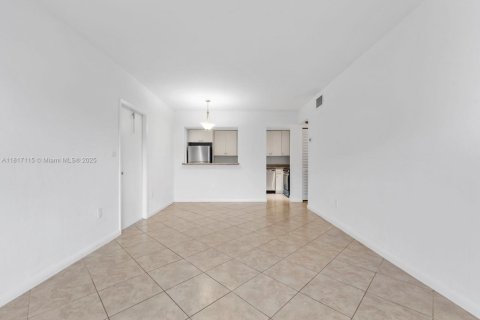 Condominio en alquiler en Miami, Florida, 1 dormitorio, 70.42 m2 № 1774513 - foto 13