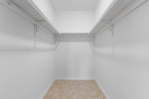 Condominio en alquiler en Miami, Florida, 1 dormitorio, 70.42 m2 № 1774513 - foto 21