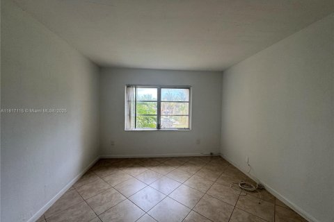 Condominio en alquiler en Miami, Florida, 1 dormitorio, 70.42 m2 № 1774513 - foto 10