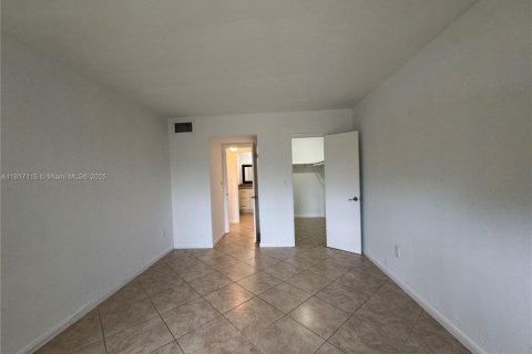 Condominio en alquiler en Miami, Florida, 1 dormitorio, 70.42 m2 № 1774513 - foto 9