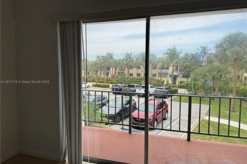 Condominio en alquiler en Miami, Florida, 1 dormitorio, 70.42 m2 № 1774513 - foto 2