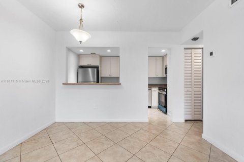 Condominio en alquiler en Miami, Florida, 1 dormitorio, 70.42 m2 № 1774513 - foto 14