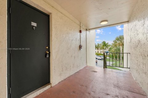 Condominio en alquiler en Miami, Florida, 1 dormitorio, 70.42 m2 № 1774513 - foto 25