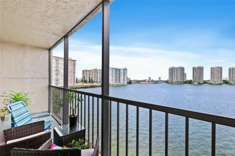 Condominio en venta en Sunny Isles Beach, Florida, 3 dormitorios, 145.86 m2 № 1706532 - foto 4