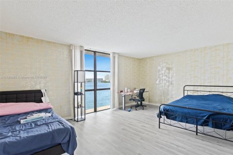 Condominio en venta en Sunny Isles Beach, Florida, 3 dormitorios, 145.86 m2 № 1706532 - foto 16