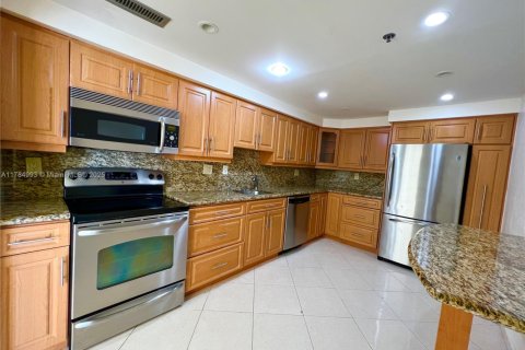 Condominio en venta en Sunny Isles Beach, Florida, 3 dormitorios, 145.86 m2 № 1706532 - foto 13