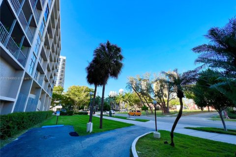 Condominio en venta en Sunny Isles Beach, Florida, 3 dormitorios, 145.86 m2 № 1706532 - foto 28