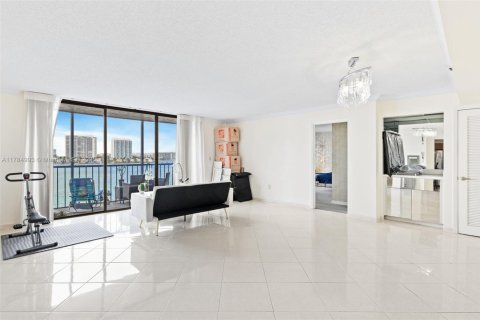 Condominio en venta en Sunny Isles Beach, Florida, 3 dormitorios, 145.86 m2 № 1706532 - foto 8