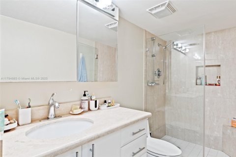 Condominio en venta en Sunny Isles Beach, Florida, 3 dormitorios, 145.86 m2 № 1706532 - foto 19